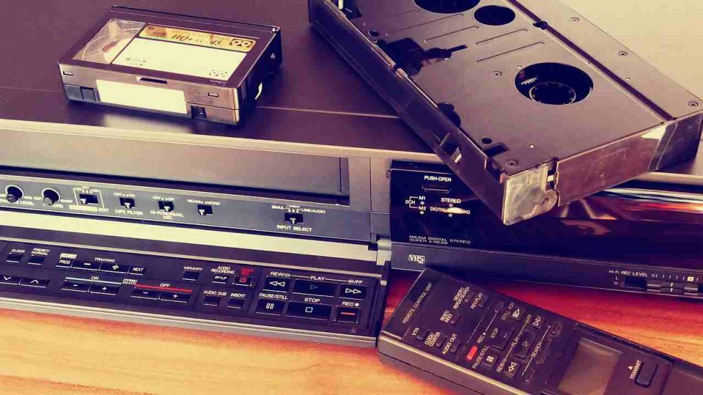 Ti ricordi le videocassette? Se le possiedi in casa non buttarle assolutamente | Valgono fino a 4000 euro