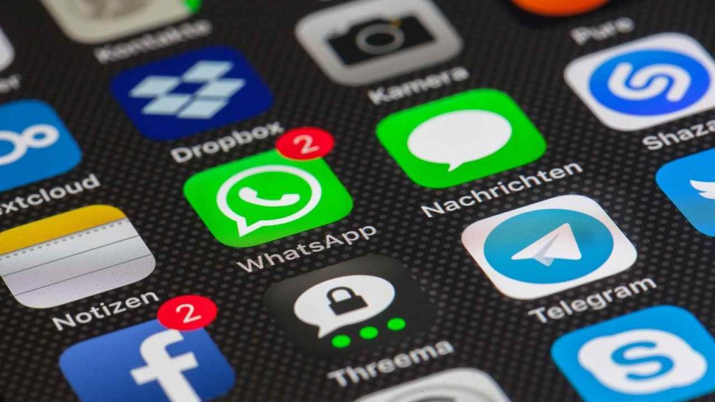 Nuova truffa su Whatsapp, basta una sola risposta ed è fatta: fate molta attenzione o vi rubano tutto